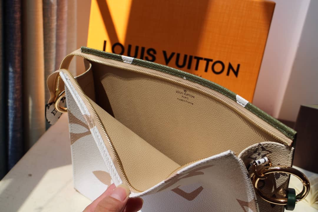 L0vis Vvtt0n Monogram Giant Toilet Pouch Crossbody Bag Replica Green M67692