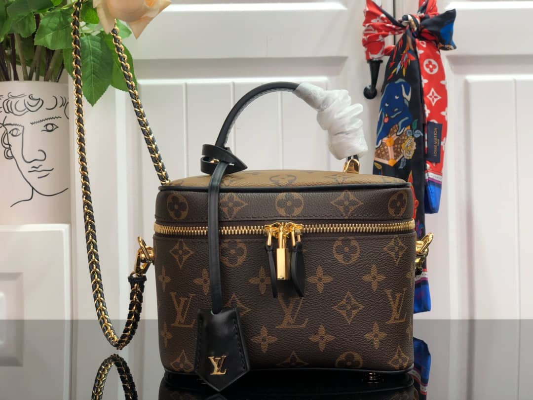 L0vis Vvtt0n Monogram Reverse Canvas Vanity PM M45165 Replica