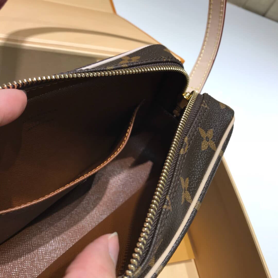 L0vis Vvtt0n Cite Pochette Monogram Canvas Replica Bag