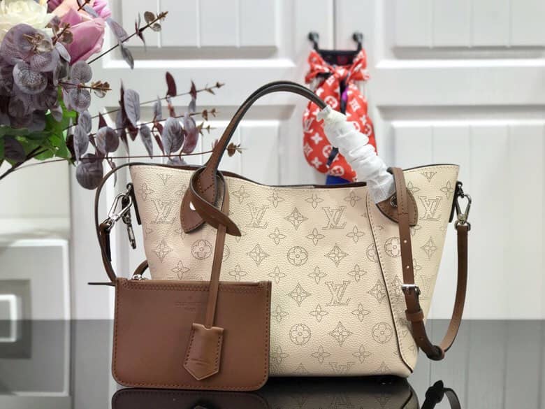 L0vis Vvtt0n Mahina Hina PM Leather Tote Replica Beige M54353