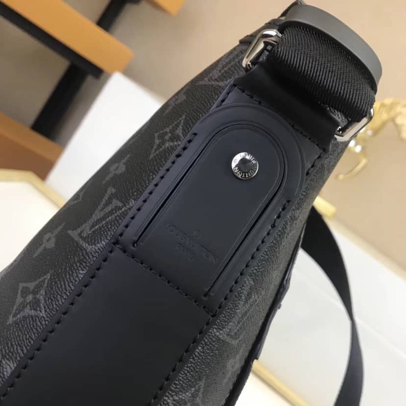 L0vis Vvtt0n Odyssey Messenger PM Bag Replica Black M44223
