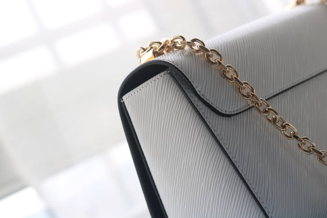 L0vis Vvtt0n Twist Epi Handbag Replica