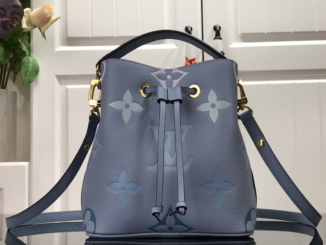 L0vis Vvtt0n Neo Noe Monogram Leather Replica Shoulder Bag Blue M45709