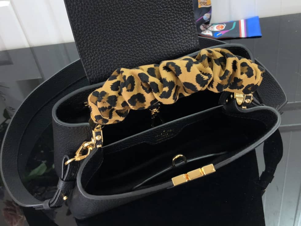 L0vis Vvtt0n Capucines BB Black M58732 Replica Crossbody Bag