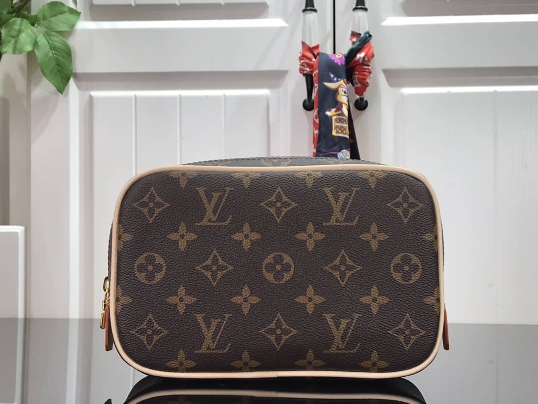 L0vis Vvtt0n Toiletry Trousse Damier Pouch PM Replica N47522