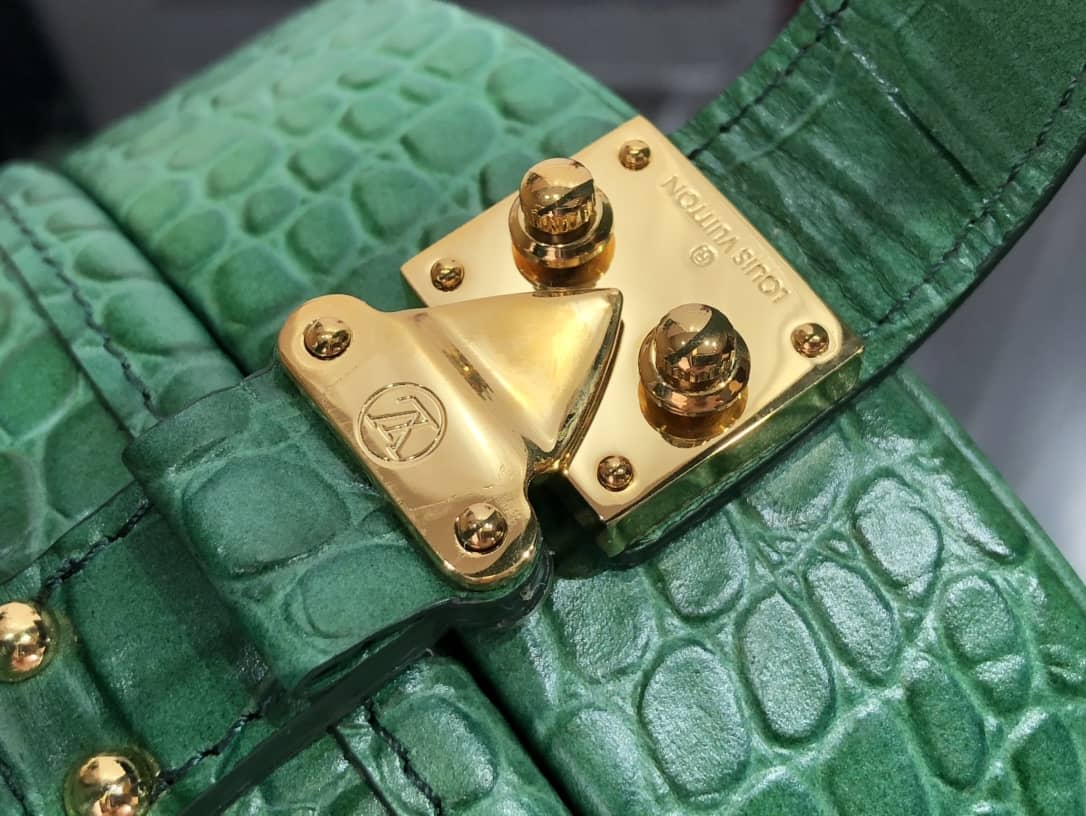 L0vis Vvtt0n Petite Boite Chapeau Crocodilien Brillant Replica Bag Green N93597