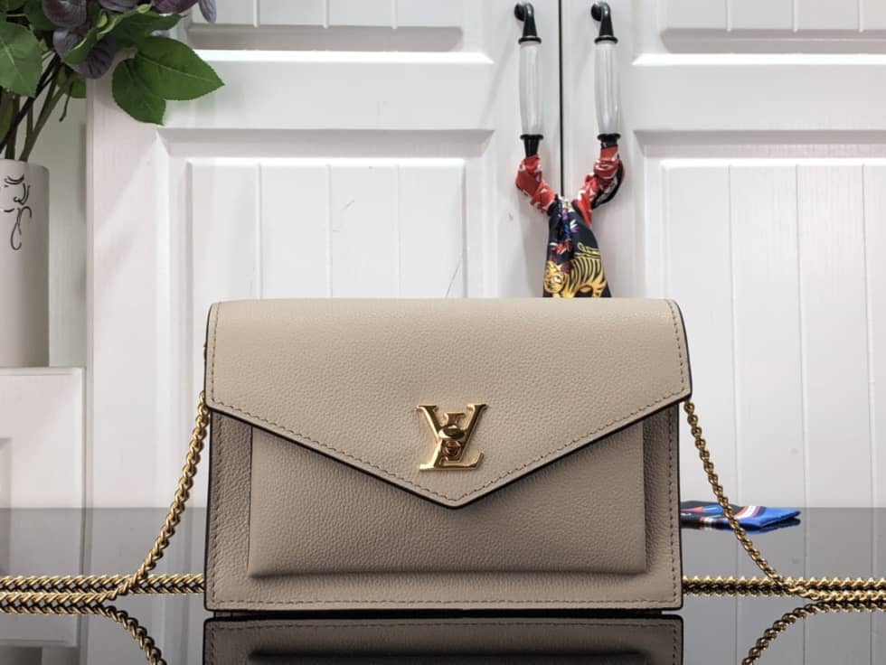 L0vis Vvtt0n Mylockme Chain Pochette M63471 Replica Crossbody Bag