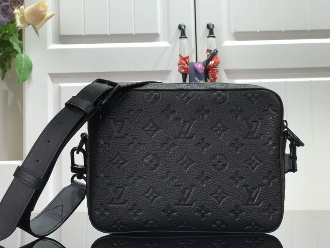 L0vis Vvtt0n Steamer Taurillon Monogram Messenger Bag Replica M57307