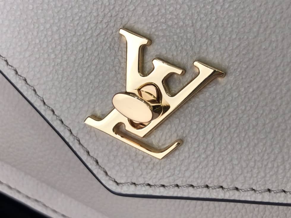 L0vis Vvtt0n Mylockme Chain Pochette M63471 Replica Crossbody Bag