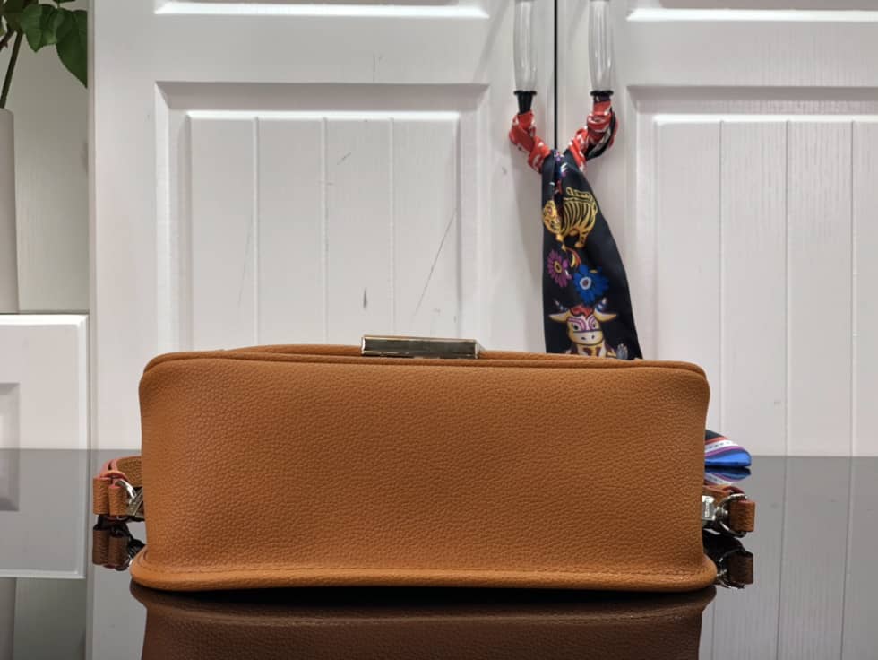 L0vis Vvtt0n Buci Epi Gold Miel M59459 Replica Crossbody Bag