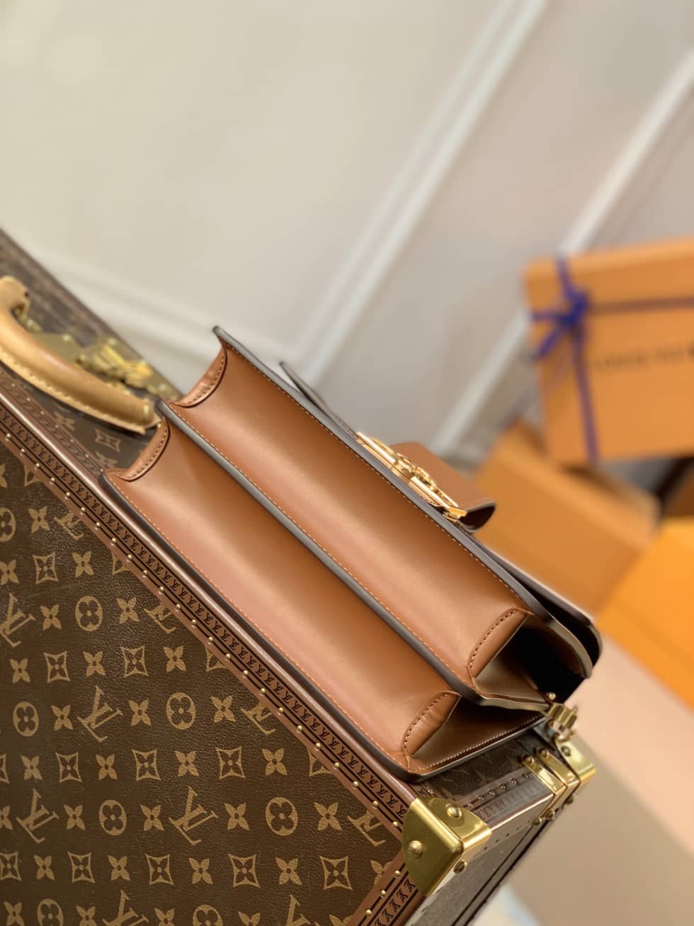 L0vis Vvtt0n Monogram Dauphine MM M44391 Replica Crossbody Bag