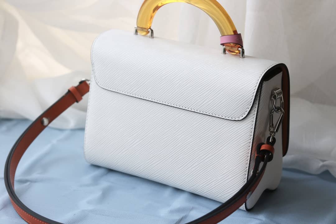 L0vis Vvtt0n Epi Twist PM Chain White M50332 Replica Crossbody Bag