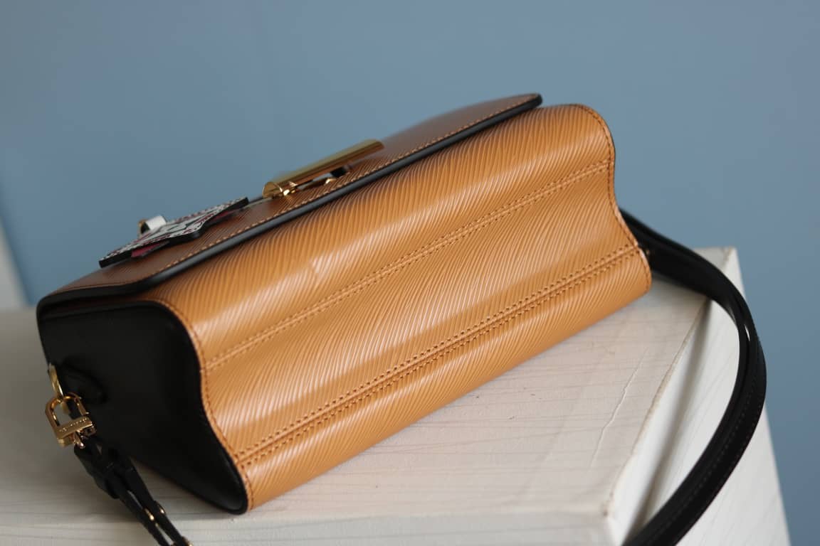 L0vis Vvtt0n Textured Epi Leather Twist Series Bag Brown