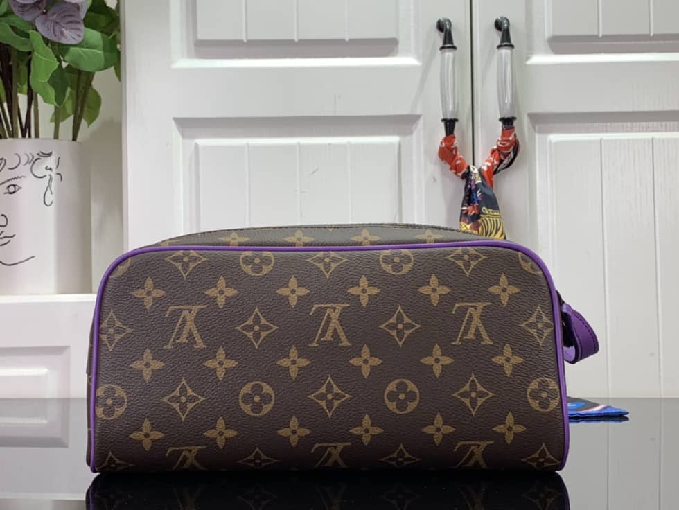 L0vis Vvtt0n Dopp Kit Monogram Canvas Toilet Pouch M46253 Replica