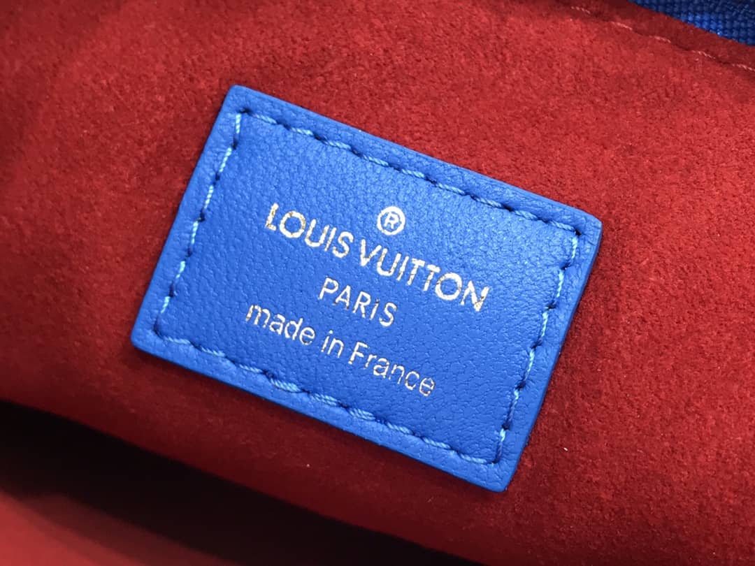 L0vis Vvtt0n Embossed Lambskin Coussin PM Blue M58628 Replica Shoulder Bag