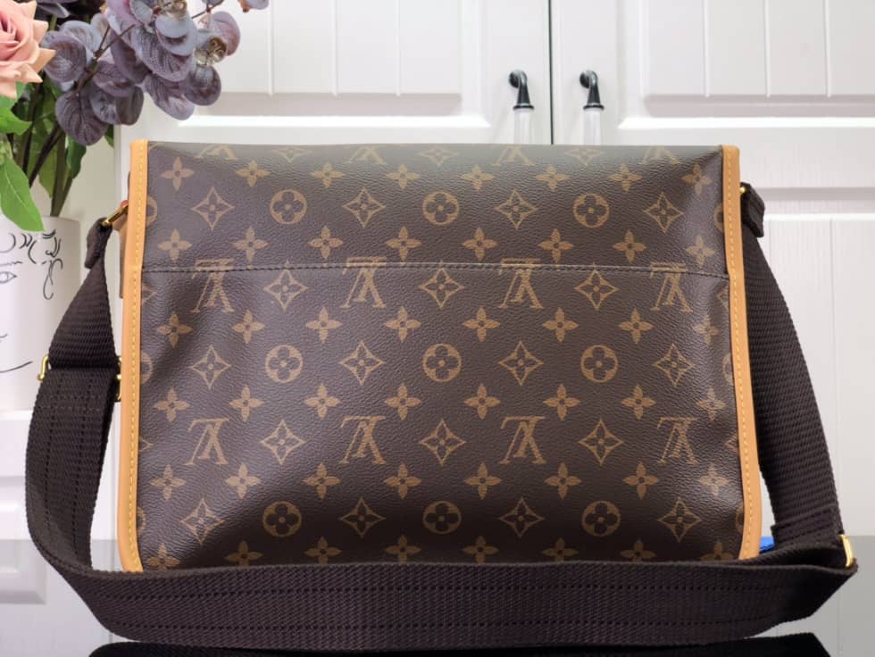L0vis Vvtt0n Monogram Messenger Bosphore GM M40105 Replica Shoulder Bag