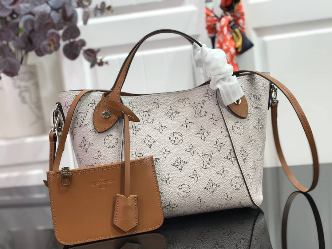 L0vis Vvtt0n Mahina Hina PM Leather Tote Replica White M54353