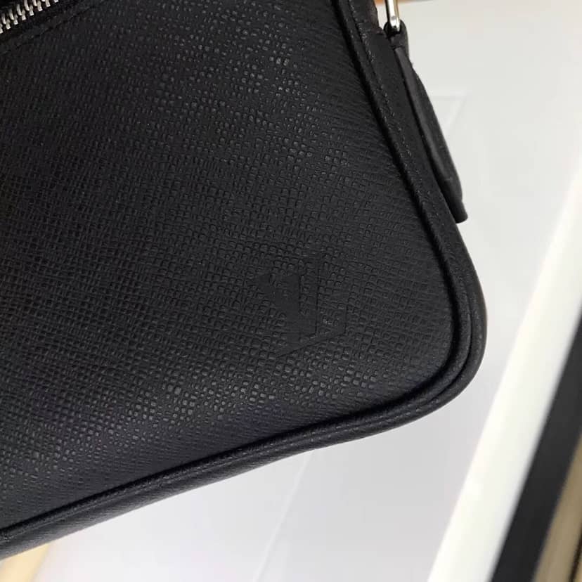 L0vis Vvtt0n Kasai Taiga Leather Canvas Replica Clutch Black M33409