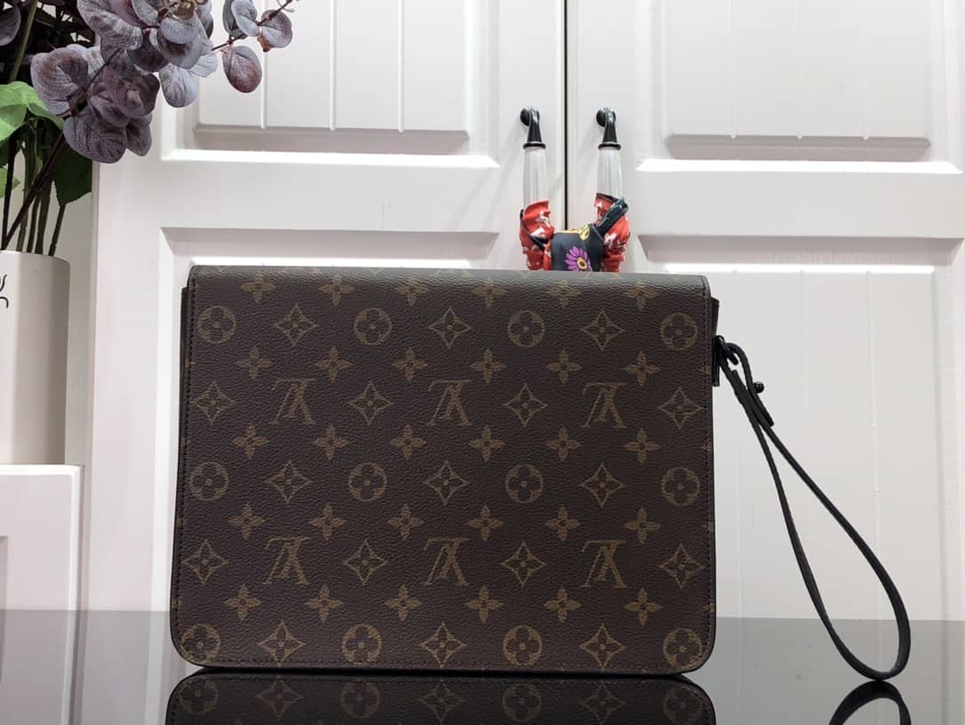 L0vis Vvtt0n Monogram Key S Lock A4 Pouch Replica M80560