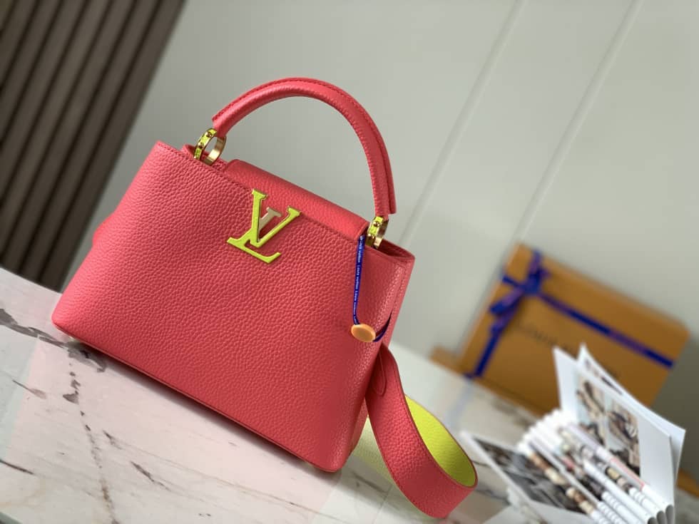 L0vis Vvtt0n Capucines BB Rose M59468 Replica Shoulder Bag