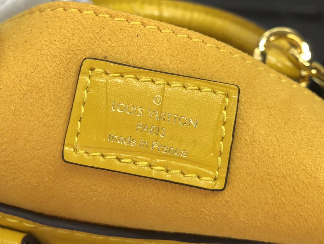 L0vis Vvtt0n Petit Sac Plat Flat Shoulder Bag Replica Yellow M80169