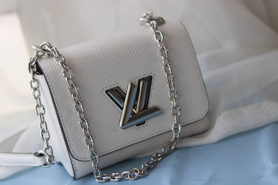 L0vis Vvtt0n Replica Twist MM Epi Leather Bag White