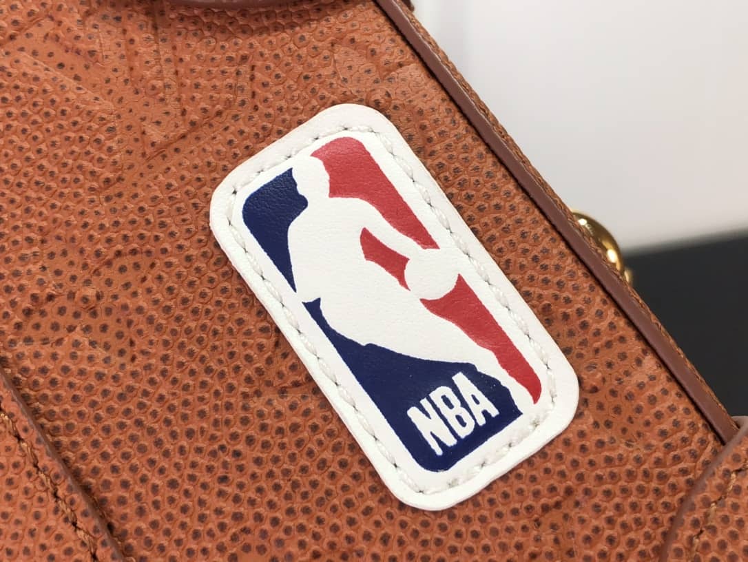 L0vis Vvtt0n Soft Trunk NBA Wearable Replica Crossbody Bag M80549