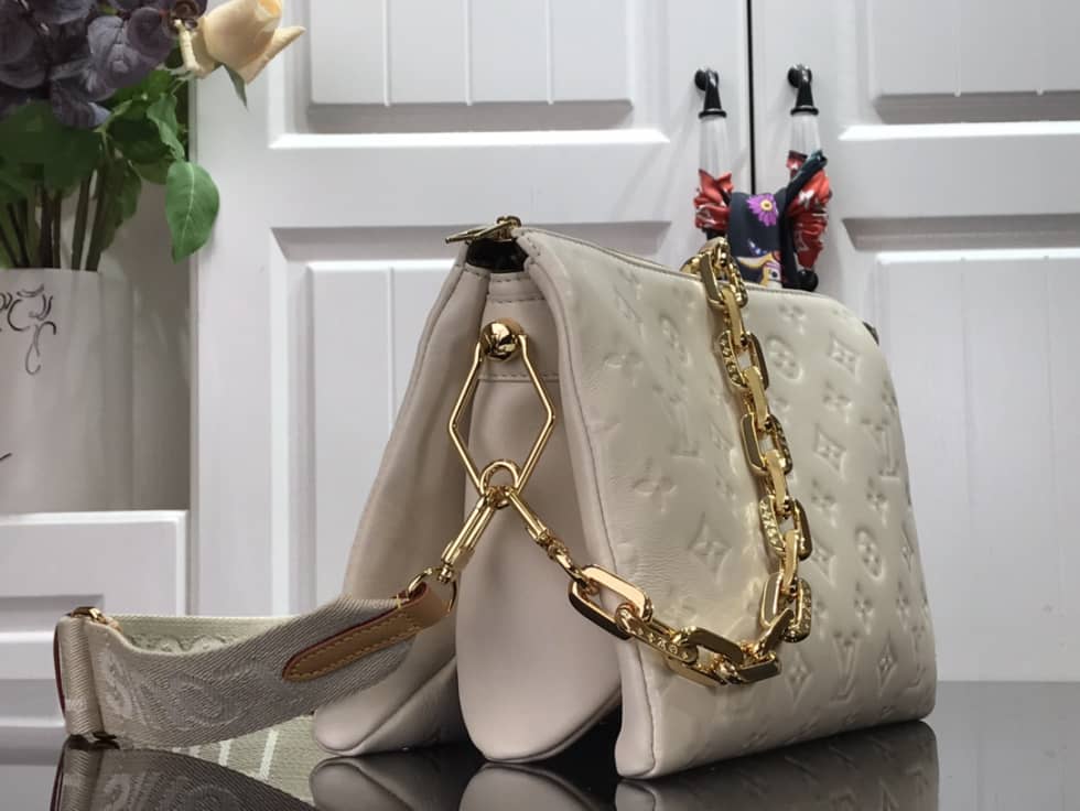 L0vis Vvtt0n Coussin PM Embossed Puffy White M57793 Replica Shoulder Bag