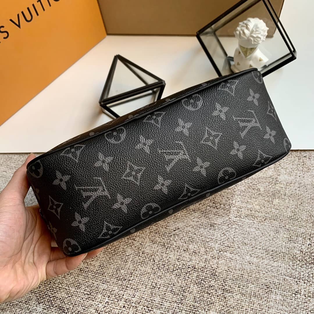 L0vis Vvtt0n Monogram Canvas Toiletry Bag Replica Black M47527