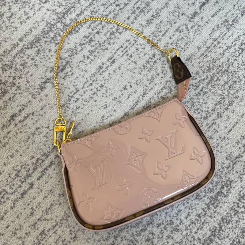 L0vis Vvtt0n Pochette Dupe  Monogram Vernis Accessories Replica Pouch Pink M58009