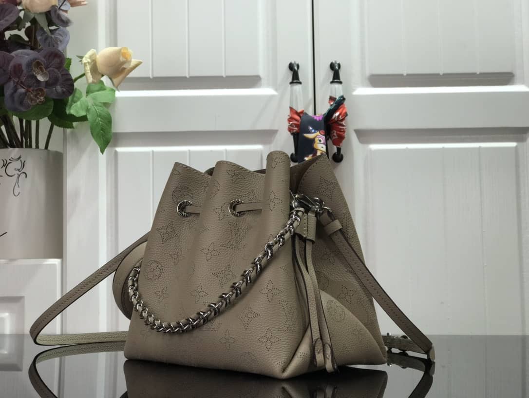L0vis Vvtt0n Bella Mahina Magnolia Leather Replica Bag M57068