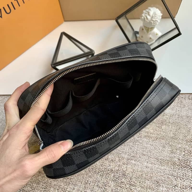 L0vis Vvtt0n Toilet Pouch GM Monogram Eclipse Canvas Replica Black M43383