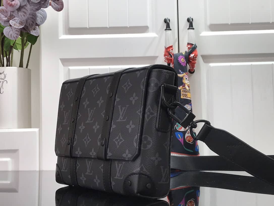 L0vis Vvtt0n Monogram Eclipse Coated Canvas Trunk Messenger Bag Replica M45727