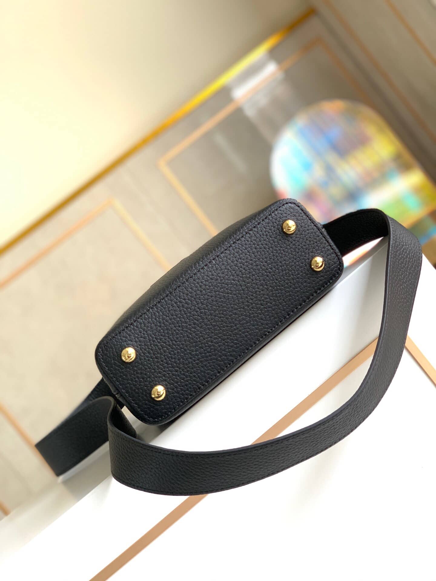 L0vis Vvtt0n Taurillon Leather Capucines Mini Replica Bag Black M55985