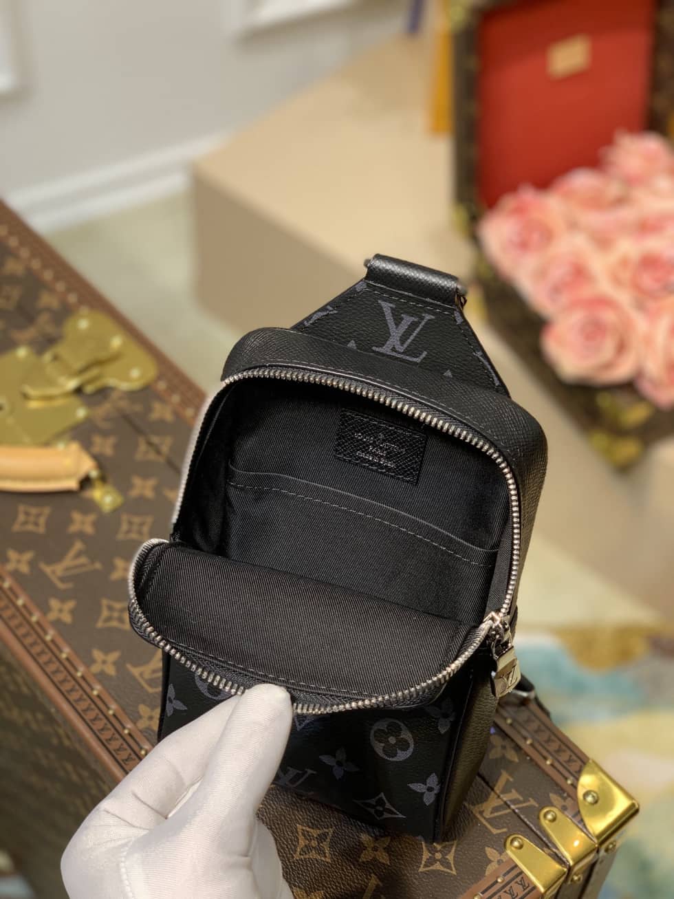 L0vis Vvtt0n Outdoor Slingbag Taigarama Noir Black M30741 Replica Shoulder Bag