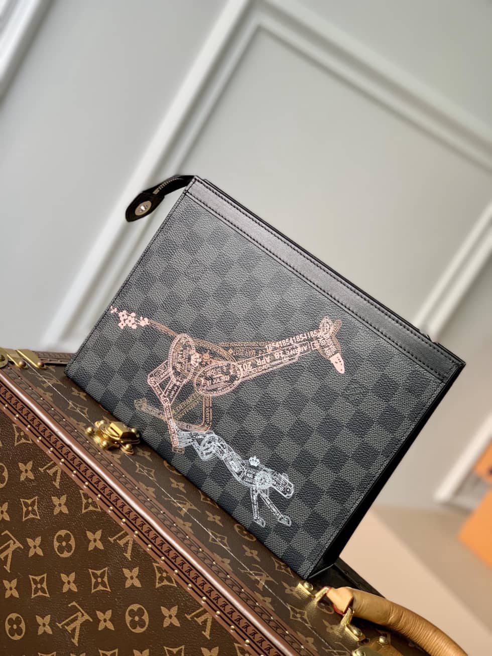L0vis Vvtt0n Pochette Damier Graphite Stamps Cowhide Leather N64605 Replica