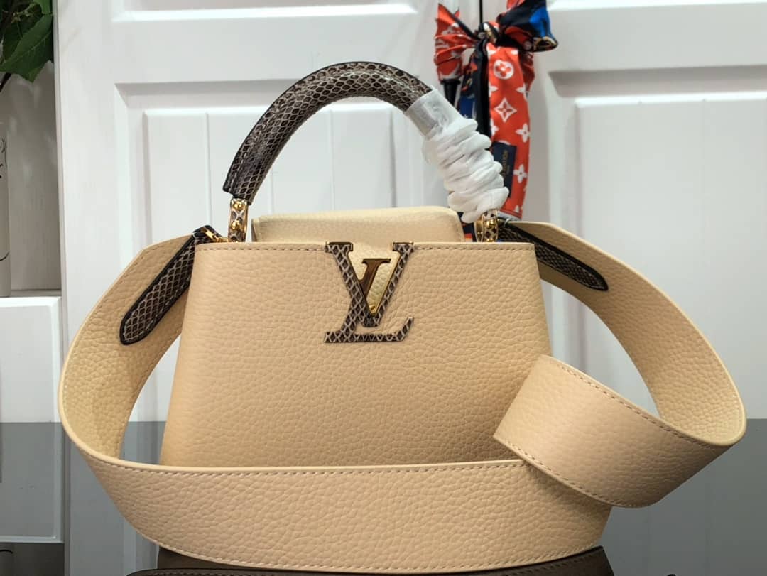 L0vis Vvtt0n Capucines MM Taurillon Leather Tote M94227