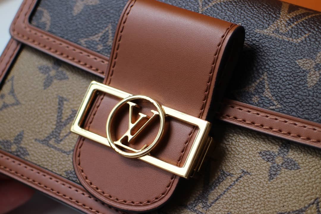 L0vis Vvtt0n Dauphine Chain Wallet Replica Shoulder Bag Brown M68746