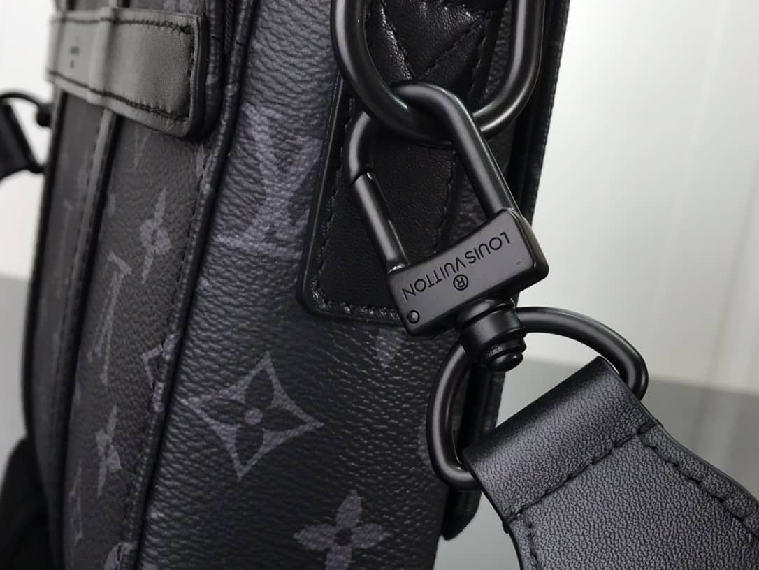 L0vis Vvtt0n Monogram Eclipse Coated Canvas Trunk Messenger Bag Replica M45727