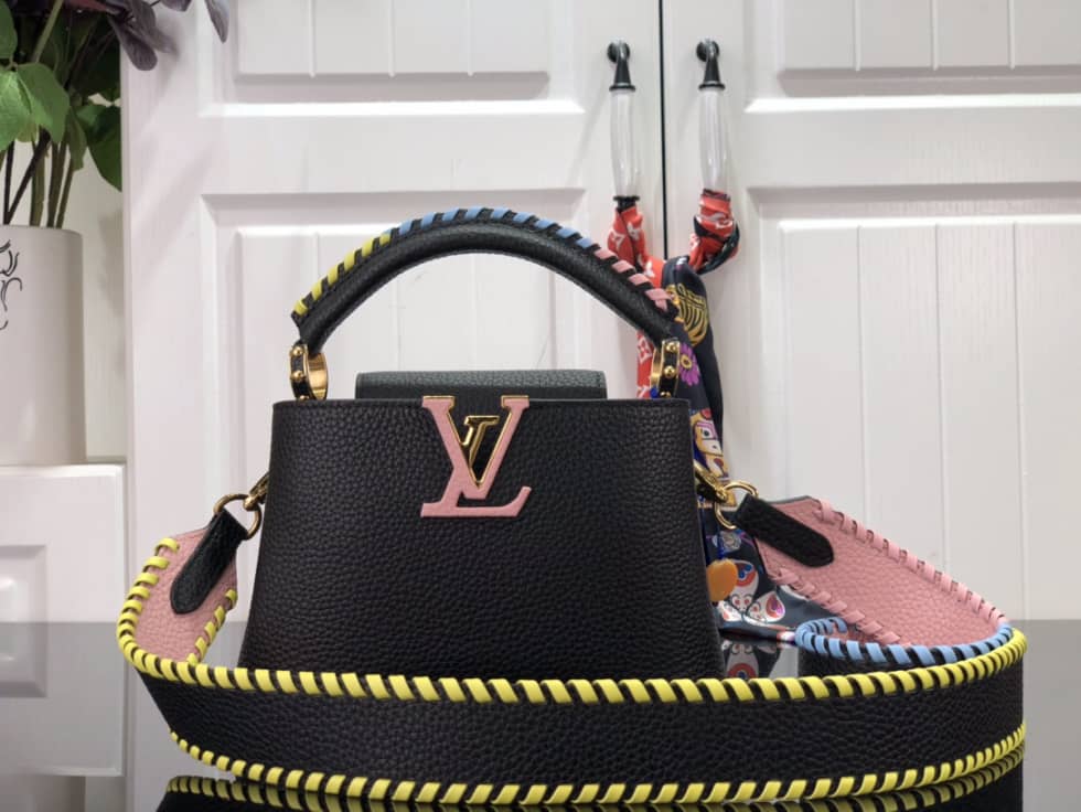 L0vis Vvtt0n Capucines Mini M57945 Replica Shoulder Bag