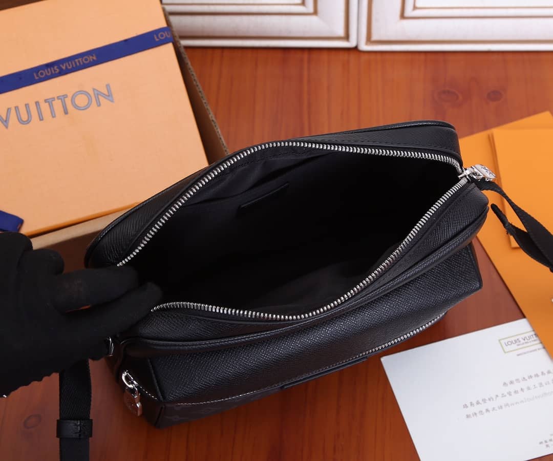 L0vis Vvtt0n Taigarama Canvas Messenger Bag Replica M30233