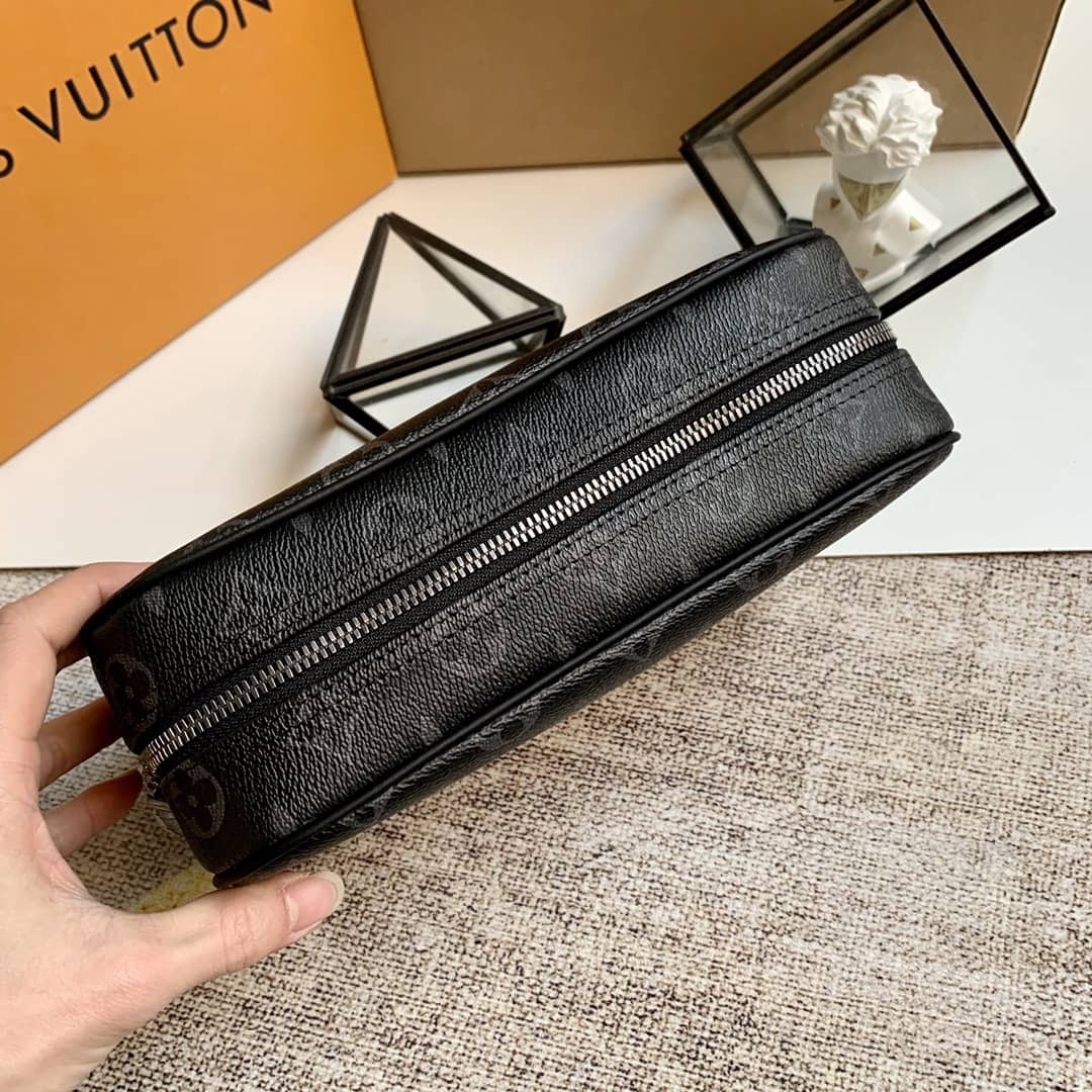 L0vis Vvtt0n GM Monogram Eclipse Toiletry Bag Replica M43383