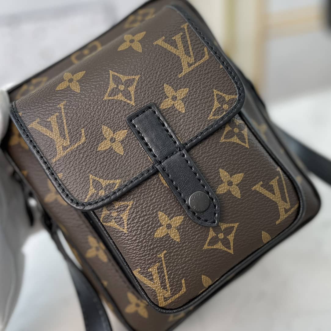 L0vis Vvtt0n Virgil Abloh Christopher Wearable Replica Wallet M69404
