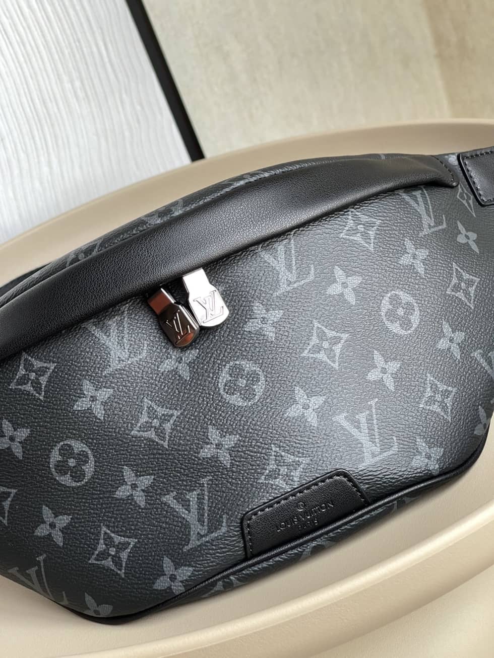 L0vis Vvtt0n Discovery Bumbag Monogram Eclipse Black M46035 Replica Belt Bag
