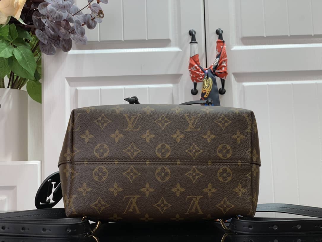 L0vis Vvtt0n Montsouris PM Noir Monogram Replica Backpack M45515