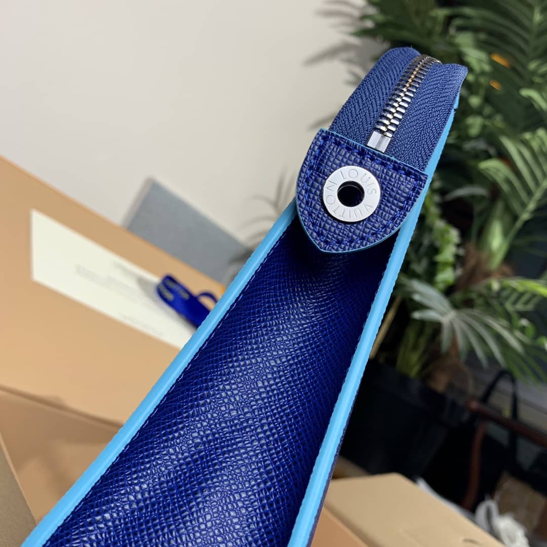 L0vis Vvtt0n Pochette Voyage MM Replica Clutch Blue M30395