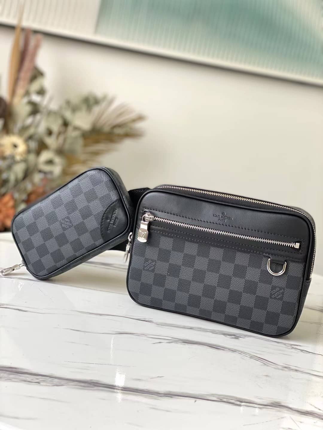 L0vis Vvtt0n Scott Damier Graphite Canvas Messenger Bag Replica N50018