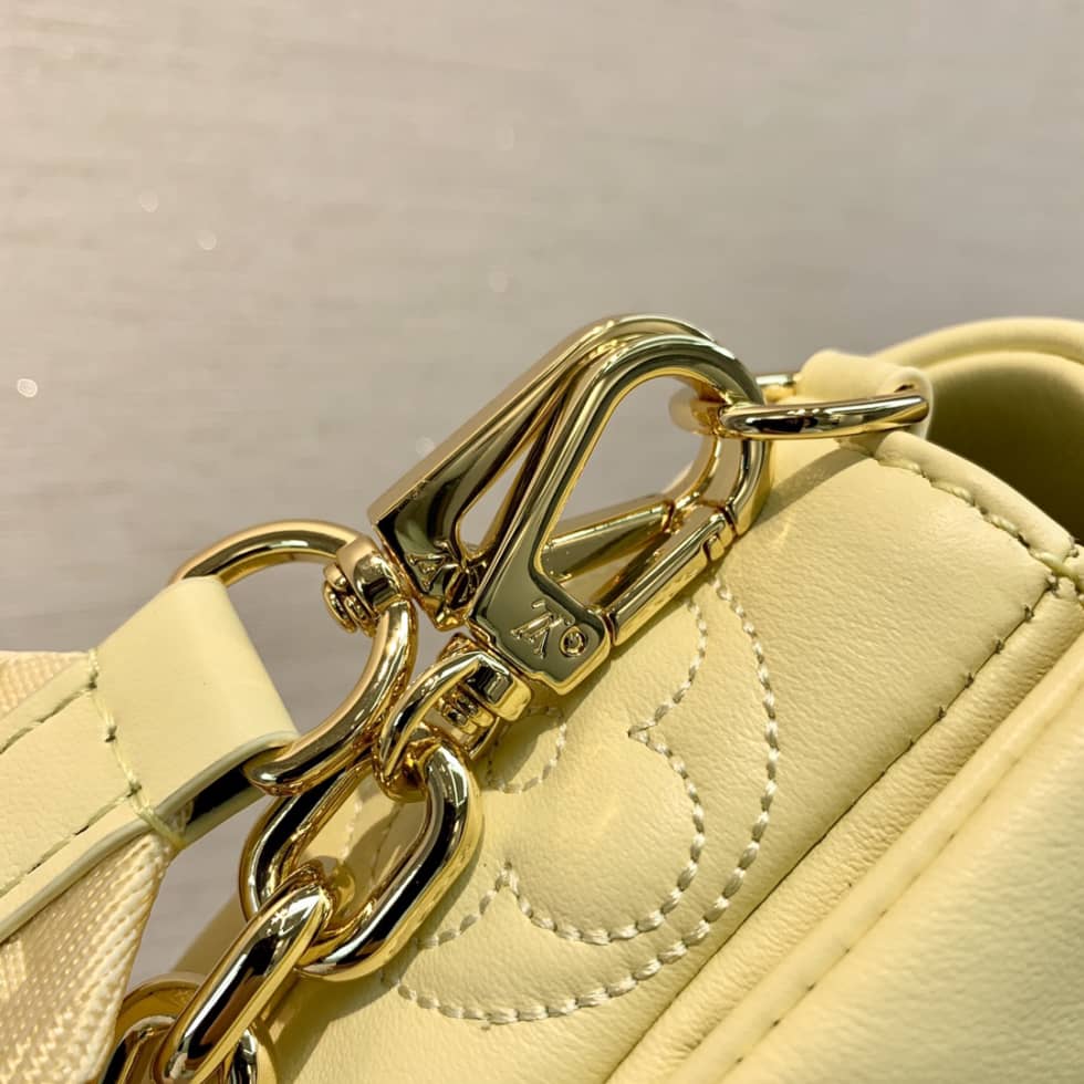 L0vis Vvtt0n Wallet On Strap Bubblegram Leather Yellow M81400 Replica