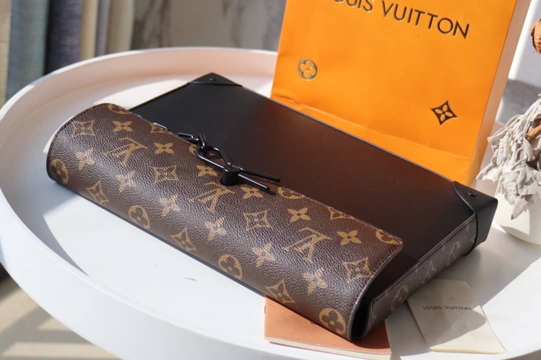 L0vis Vvtt0n Pochette Dupe Voyage Steamer Black M30583(ColaReps)