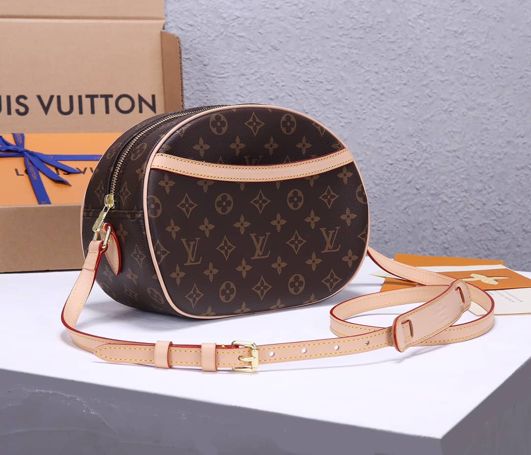L0vis Vvtt0n Semi-Circle Leather Replica Shoulder Bag M51221